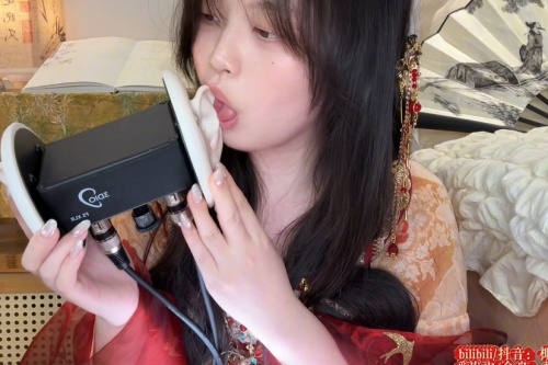 一、温润治愈的声线特色,声音博主的艺术表达