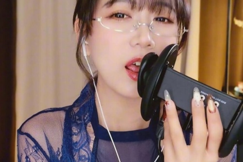 酥酥学姐在哪直播2023,一个沉浸式的视觉与心灵体验